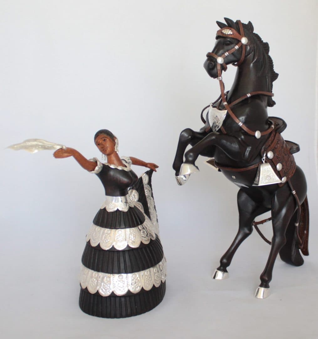 Danza Equina de Plata y Madera